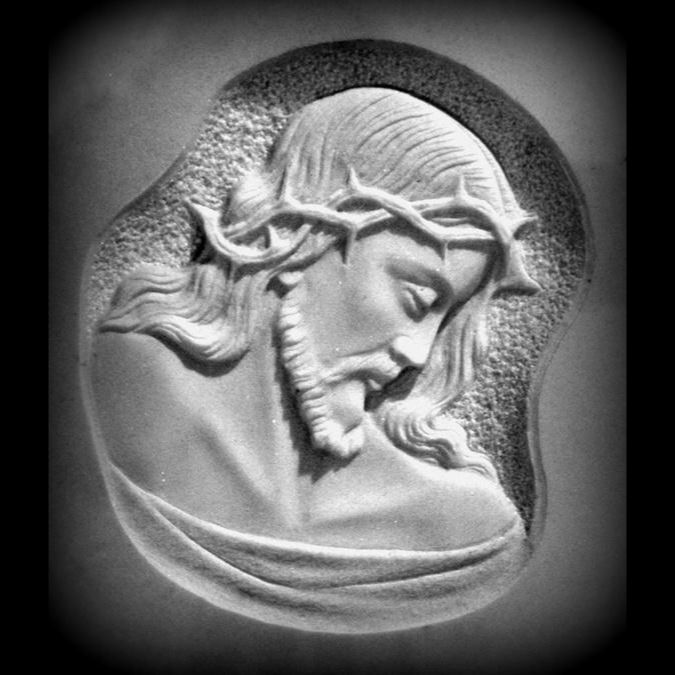 Bajorrelieve de Cristo con corona de espinas En mármol de Carrara, personalizable ART01