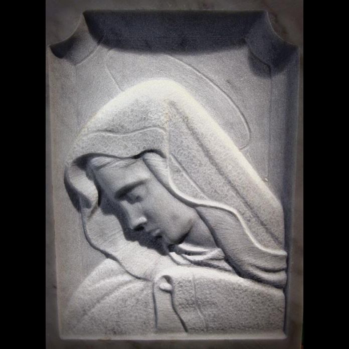 Bajorrelieve frontal de Nuestra Señora de los Dolores En mármol de Carrara, personalizable ART29