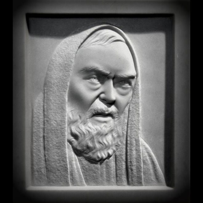 Frontal bas-relief of Padre Pio's face In Carrara marble, customizable ART34