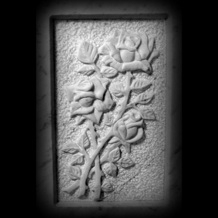 Bas-relief composition of three roses In Carrara marble, customizable ART35