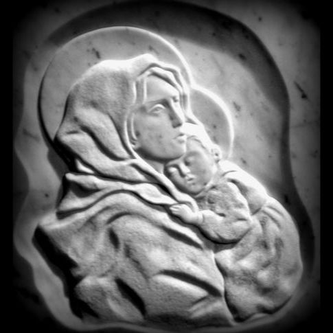 Basrelief der Madonna mit Kind Aus Carrara-Marmor, personalisierbar ART36