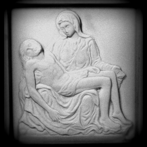 Bajorrelieve de la Piedad En mármol de Carrara, personalizable ART42